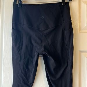 Athleta Salutation Stash Pocket II 7/8 Medium